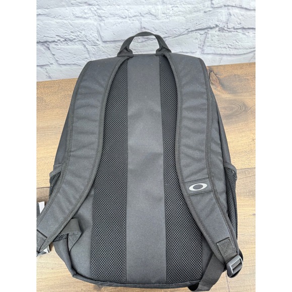 Oakley Enduro 22L 2.0 Backpack Black Laptop School Travel Minimalist Streetwear - Picture 9 of 9